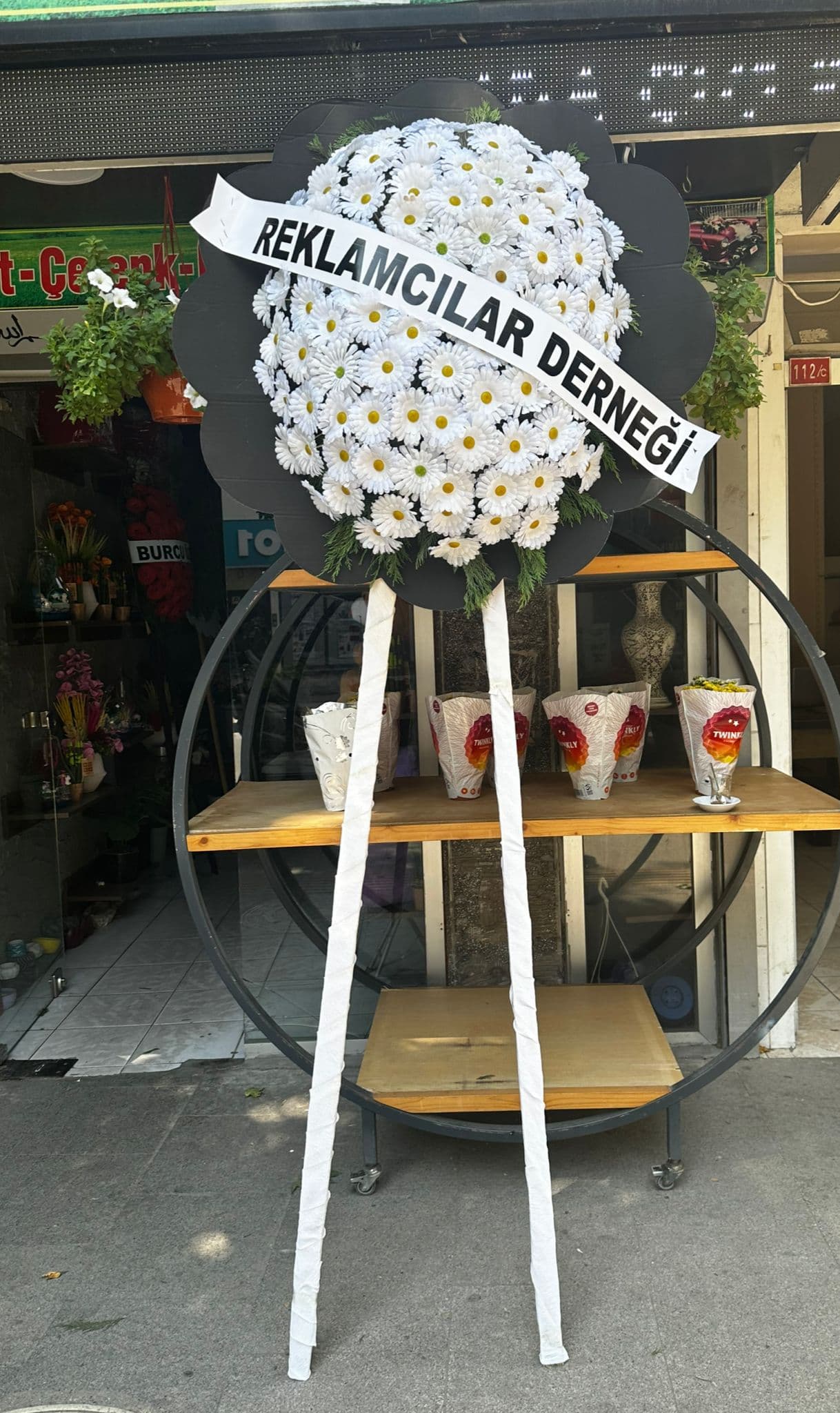 Cenaze Çelenkleri - Ada Çiçekçilik